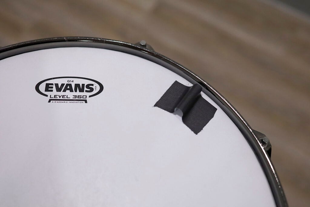 dampen snare drum