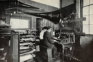 Black and white photo of two men at the controller (keyboard) of the Teleharmonium.