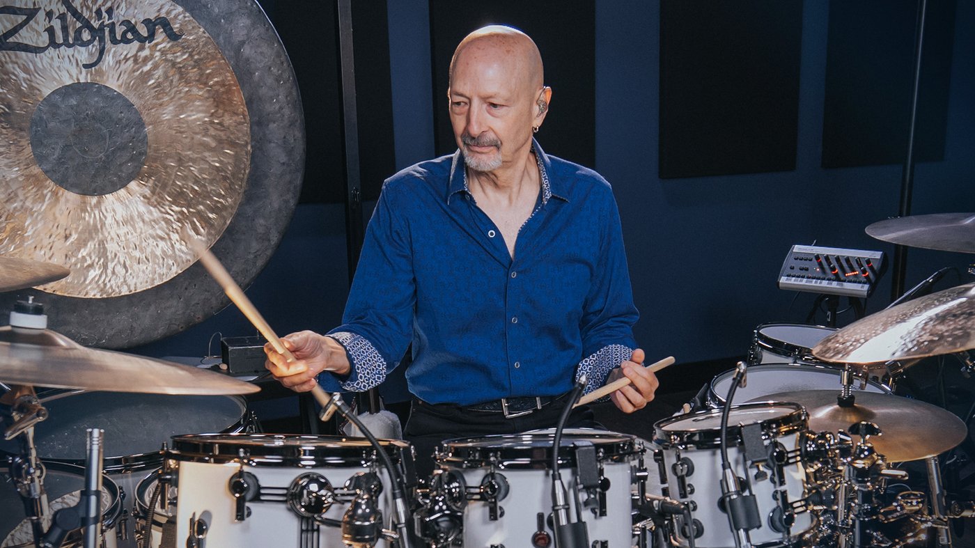 Steve Smith #39 s Journey To Rock Drummer Stardom Drumeo Beat