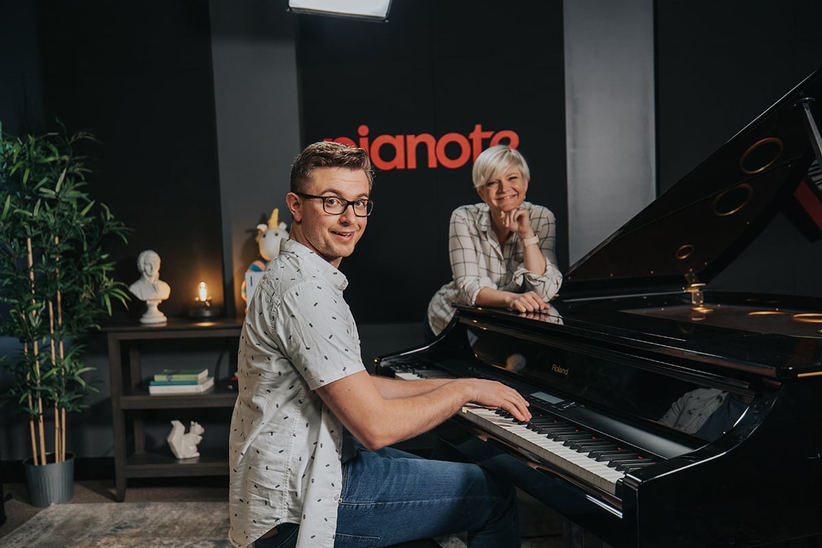 What's The Best Way To Learn Piano Online? Pros & Cons 👩🏼‍🏫🎹 